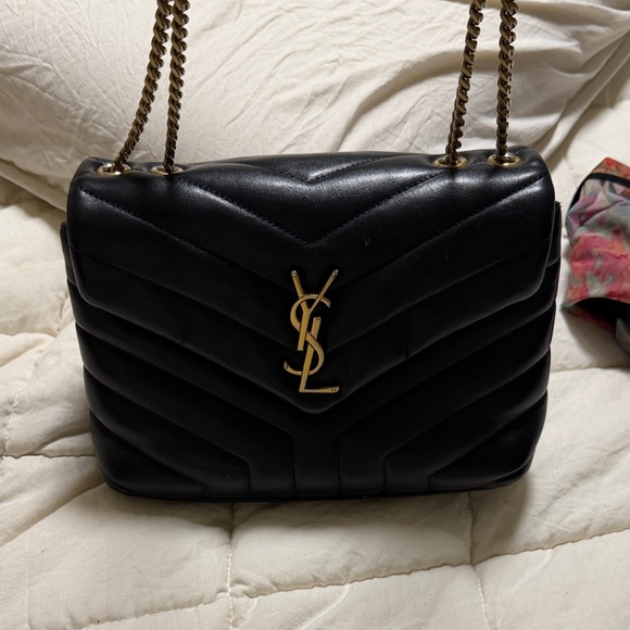 Yves Saint Laurent Black Chevron Leather Shoulder Bag - Picture 2 of 7